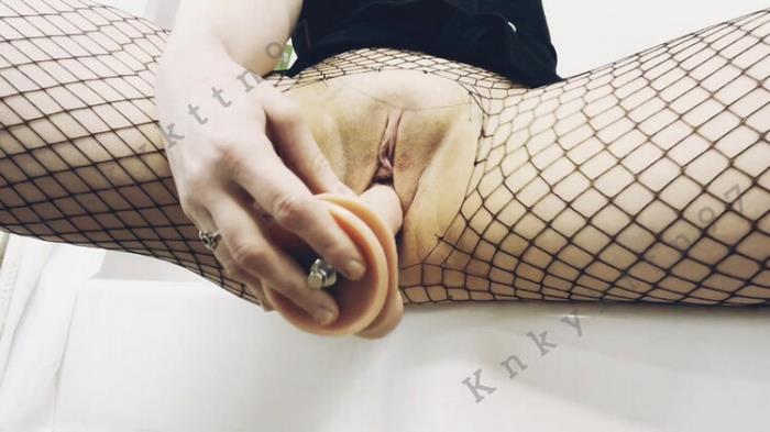  - knkykttn97 - pooping smearing in fishnets