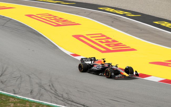 Ферстаппен триумфовал на Гран-при Испании, дуэт "Мерседеса" взошел на подиум