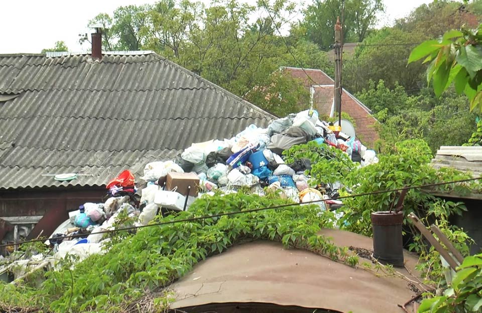 Вісті з Полтави - Мешканці Небесної Сотні заломили у комунальників 10 тис. грн за проїзд до сміттєвої гори