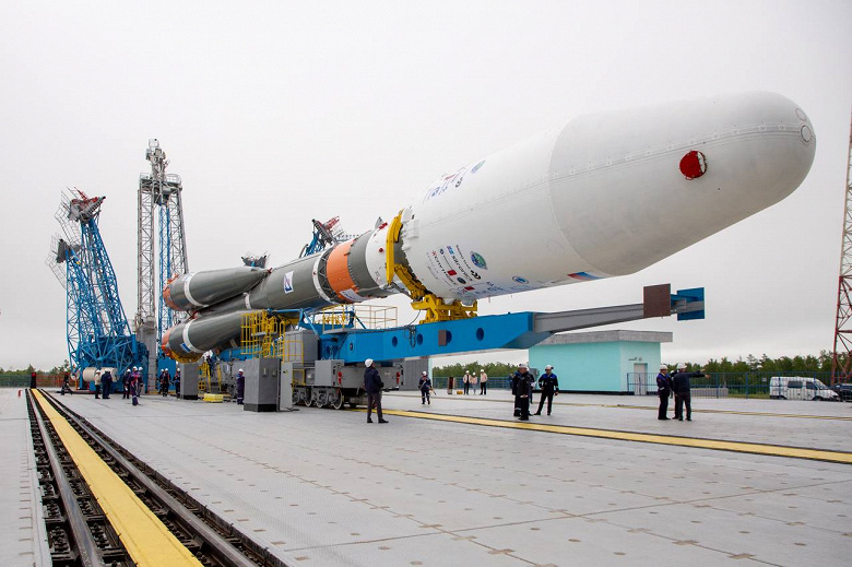 Роскосмос показал ракету «Союз-2.1б», на коей запустят 43 спутника