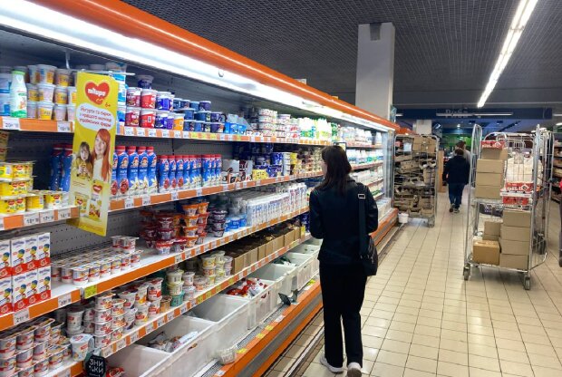 Цінова "турбулентність": як змінилася вартість молока, кефіру та сметани в українських супермаркетах