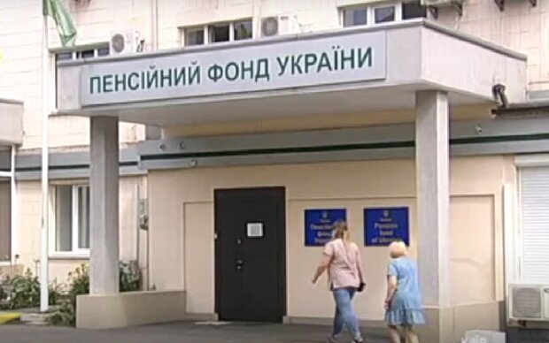 Маленька помилка дорого обійдеться: як українці втрачають пенсії через ПФУ