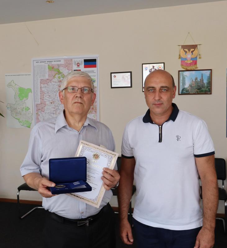 Поздравление главы администрации города Тореза с Днем семьи, любви и верности