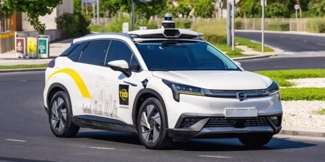 В ОАЕ видали першу у світі ліцензію для безпілотних авто