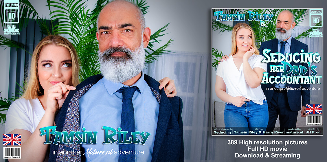 [Mature.nl / Mature.eu] Tamsin Riley (27) & Harry River (59) - Young and horny Tamsin Riley is fucking and sucking her way older dad's accountant on the couch [2023-07-09, Big ass, Blowjob, Cum, Facial, Hardcore, Old & Young, Pussy Licking, Beautiful, Dog