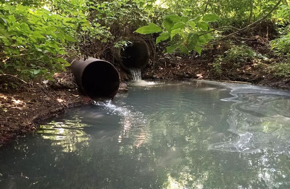 Вісті з Полтави - Зі зливових колекторів взяли проби води, щоб перевірити, чи потрапляють нечистоти у Пушкарівські ставки