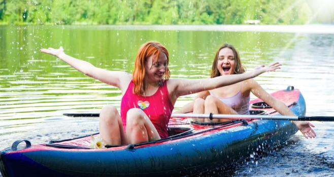 Kayak ride with the girls - Olivia Trunk, Emma Korti (Teen, Tit Fucking) [2023 | FullHD]