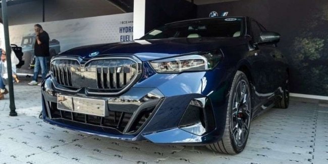 Електромобіль BMW i5 дебютував на Фестивалі швидкості у Гудвуді