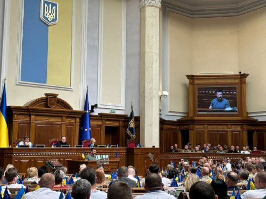 У Раді змінили закон Зеленського про англійську мову в Україні