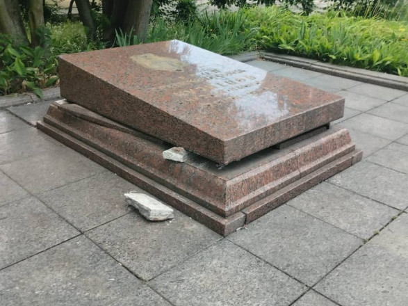 Во Львове безвестные пытались украсть прах советского лазутчика - мэр