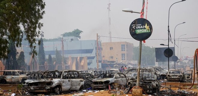 Франция и ЕС перекрыли денежную помощь Нигеру из-за военного переворота