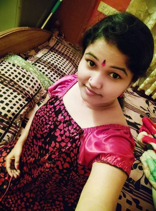 Beautiful Tamil Bhabhi With Curvy Figure Striping And Fingring Desi