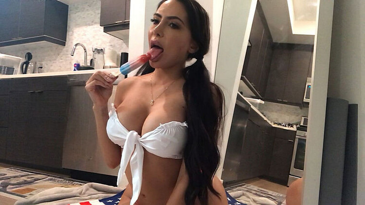 OnlyFans: Lela Star: Happy 4th of July! I spend it cumming for you [FullHD 1080p]