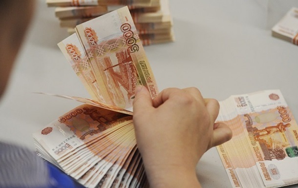 Курс доллара на Московской бирже превысил 100 рублей
