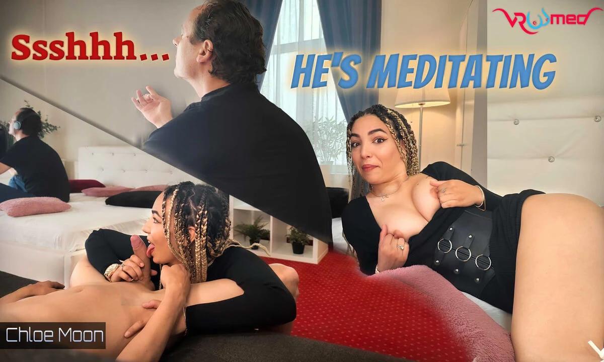 [VRoomed/SexLikeReal.com] Chloe Moon - Ssshhh... He s Meditating [2023-05-17, VR, Blowjob, Close Ups, Cowgirl, Reverse Cowgirl, Doggystyle, Hardcore, Missionary, POV, Shaved Pussy, Cuckold / Cheating, SideBySide, 3072p, SiteRip] [Oculus Rift / Vive]