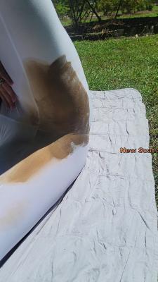 Messylexi – Huge mess in white leggings at the park MP4 / 4K (1.96 GB)