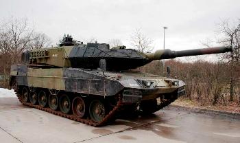 Leopard 2A5 DK Walk Around
