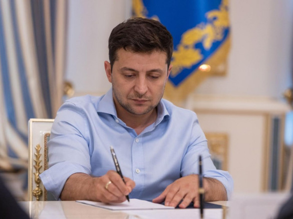 Зеленский подмахнул закон "о государственных резервах". Документ вступит в силу сквозь три месяца