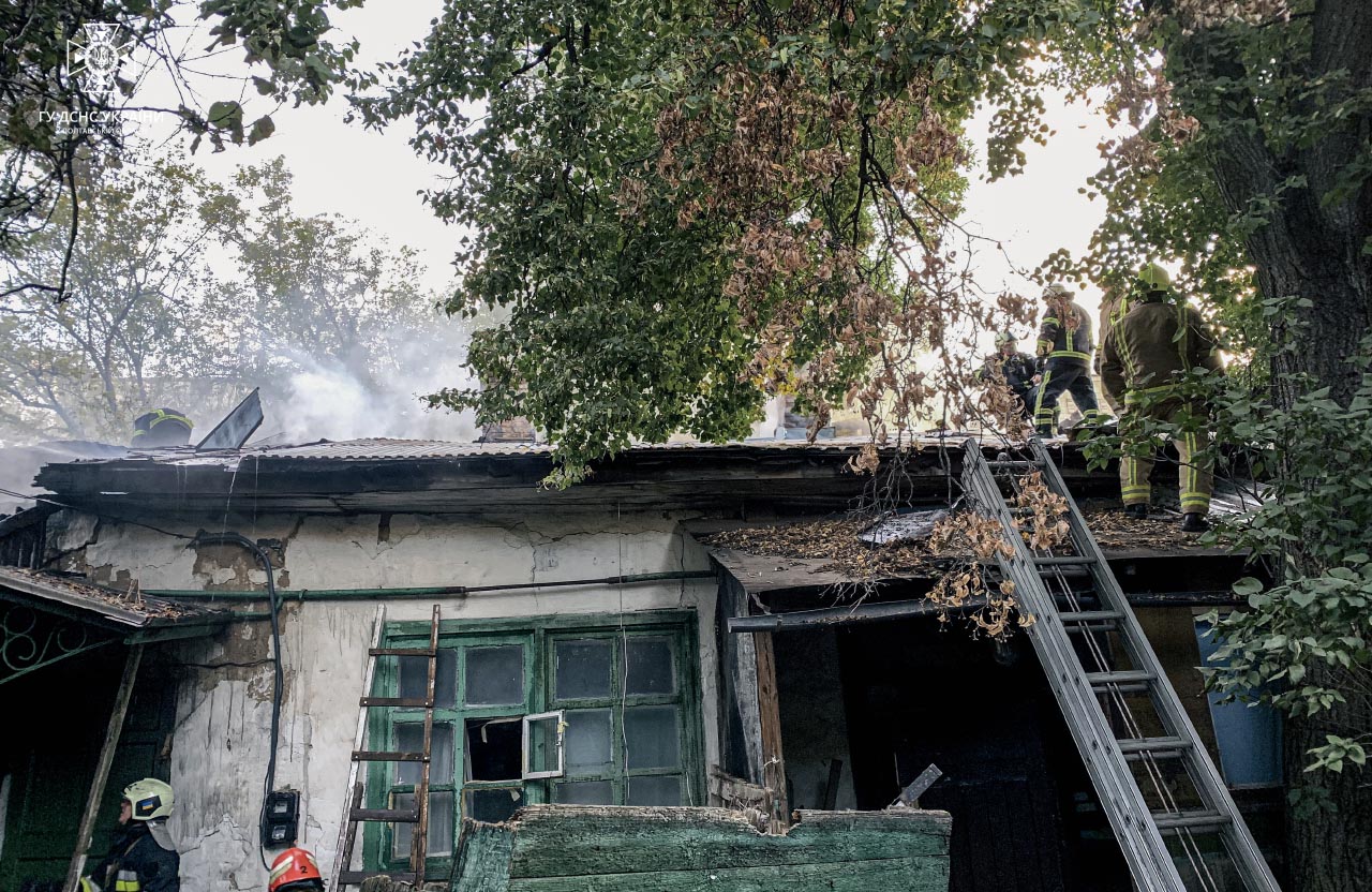 Вісті з Полтави - У центрі Полтави ліквідували масштабну пожежу у приватному будинку