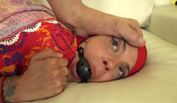 The woman in the hijab was too noisy, so she got gagged - Emily Addams (Swingers, Dog House Digital) [2023 | FullHD]