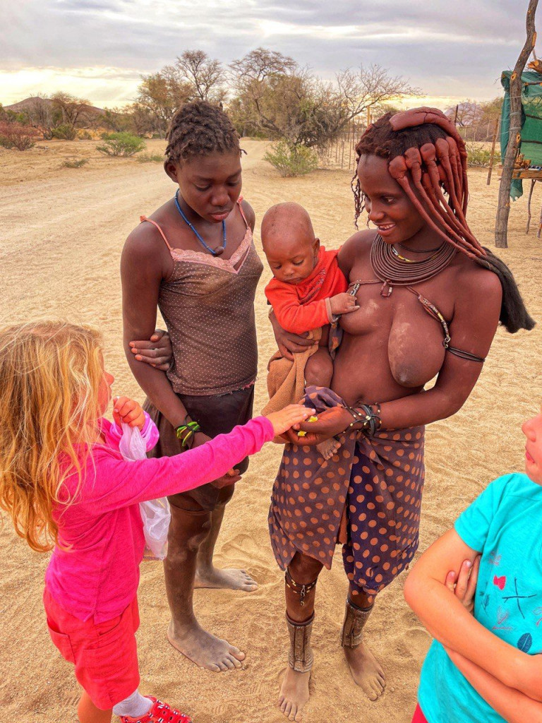 Afričko pleme Himba 6112bbd6fe005f461f4b3561a2fc9b8b