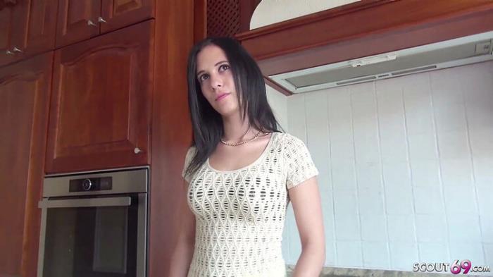 18yr Old Skinny Kristina Get Deep Fuck For Cash At Public Casting