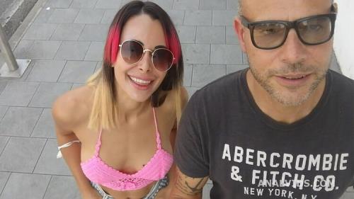 Italian Sluts, Jessy Jane drinks pee and gets fucked in the ass with exhibi ...