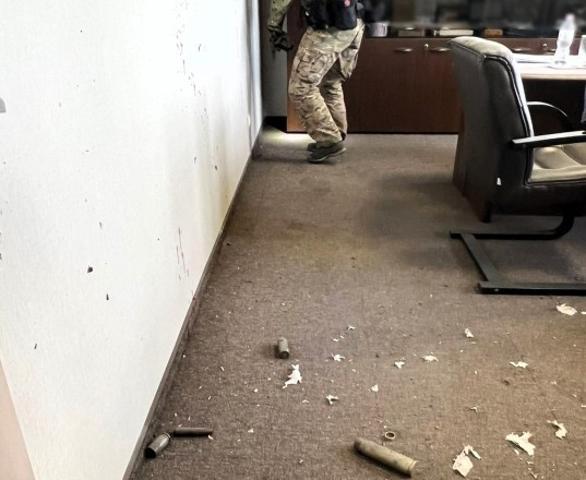 Потерпело два человека: полицейские расследуют обстоятельства взрыва в офисе торговой сети в Одессе