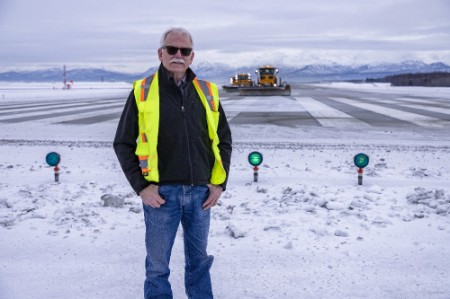 Ice Airport Alaska S04E04 Snow Bomb 720p WEB h264-CAFFEiNE
