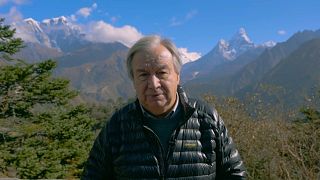 "Остановите безумие": луковица ООН у подножия Эвереста в Непале адресовался к человечеству