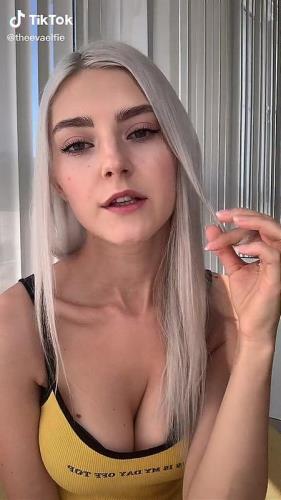 Eva Elfie @evaelfie -   My Dirty Experience Of Being a Webcam Model On Stripchat (194 MB)