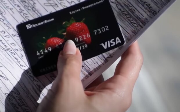 Вставив картку - залишився без грошей: клієнта ПриватБанку "обібрав" банкомат "Ощада"
