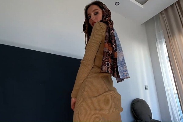 Дерзкая мусульманка разорвала платье и дала в жопу