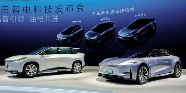Toyota в Китаї показала прототипи недорогих електромобілів