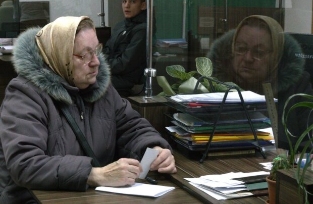 Українцям розповіли, які бувають підстави на пенсію за довіреністю: "На 10 років також..."