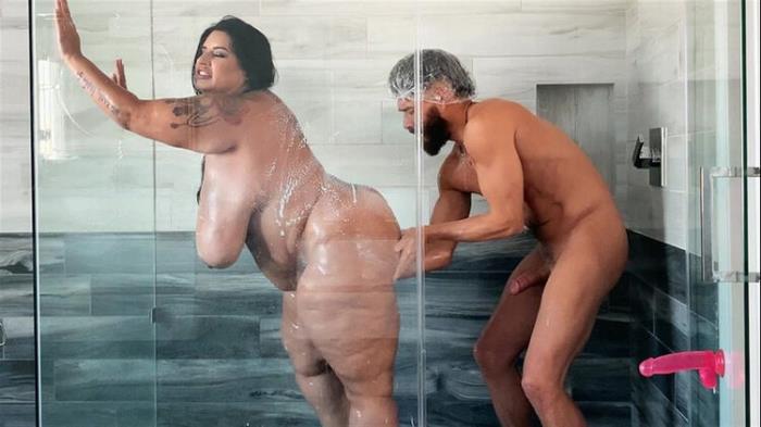 Dildo Showers Bring Big Cocks: Sofia Rose