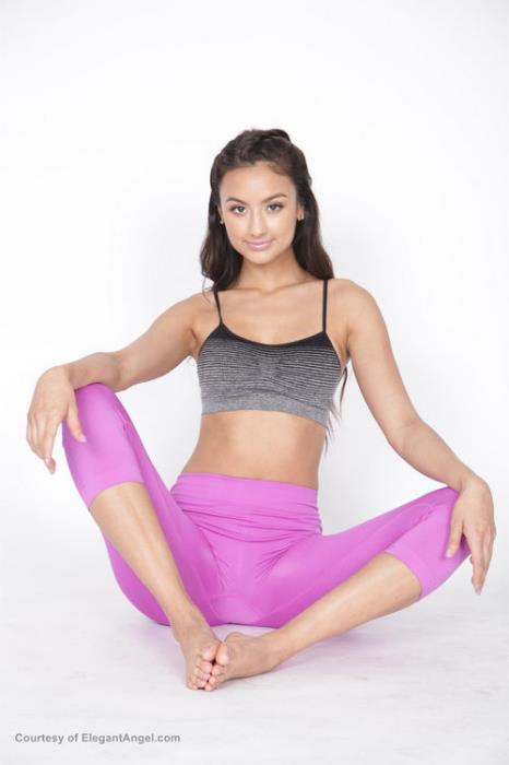 Eliza Ibarra - Yoga Pants 2