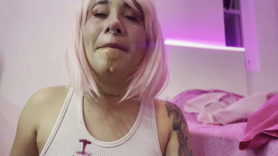 KellyPink18  Eating and swallowing poop (204 MB)