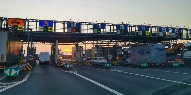 Поляки скасували пільги на перевезення гуманітарних вантажів на ключовому автобані
