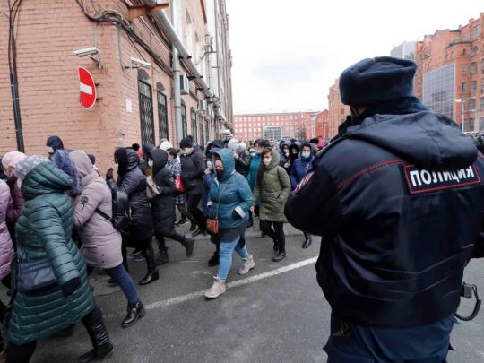 Тисячі мігрантів примусили підписати контракти з міністерством оборони росії