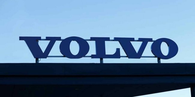 Volvo продає основного постачальника військового транспорту французької армії