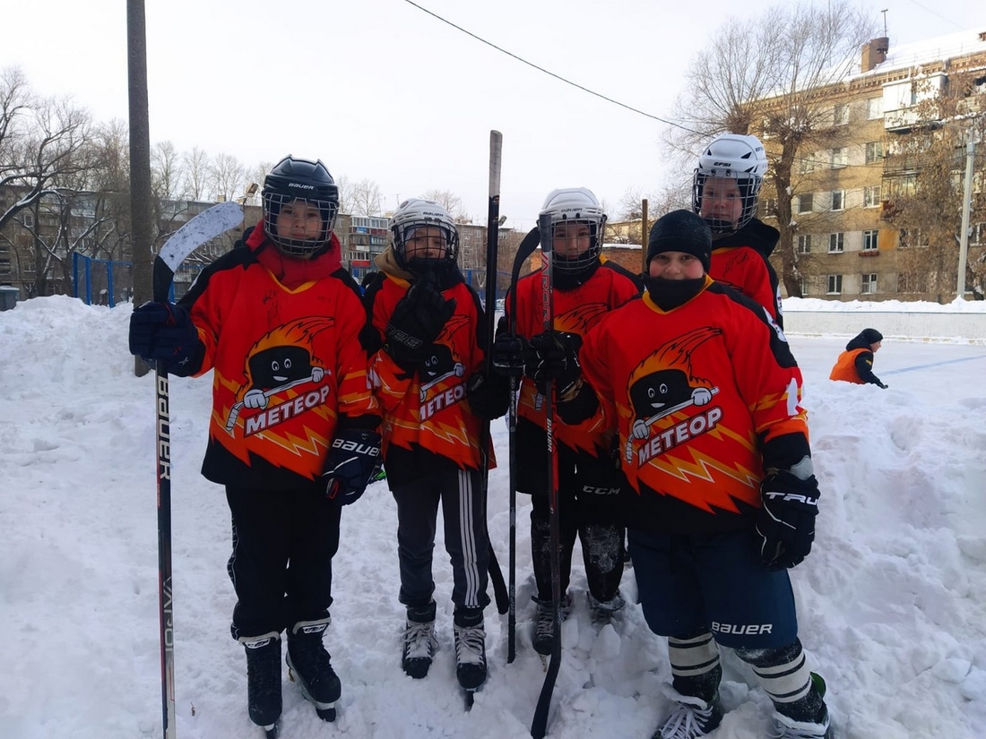 Спортивная игра с мячом 5 букв