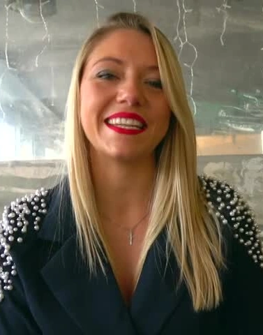 jacquieetmicheltv – Ashley, 25, marketing manager in Cassis (13)!