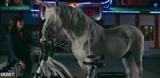 Из Красной Шапочки в Волчицу (2023)