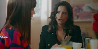 Из Красной Шапочки в Волчицу (2023)